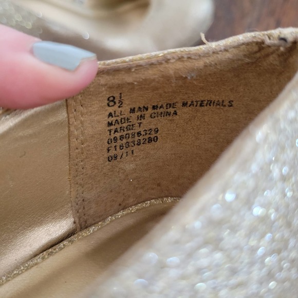 Mossimo 'Paisley' Gold Glitter Pumps - Picture 8 of 8